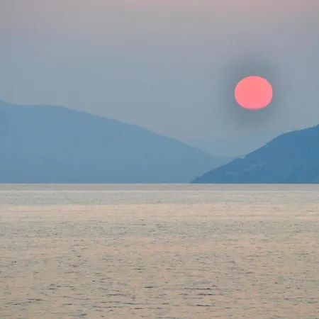 Heracles Apartment *